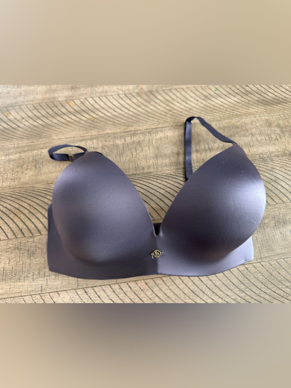 Victoria’s Secret Wireless Push-up Bra Gray silver